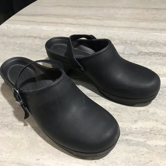 Crocs Closed Sandals with Strap - Picture 2 of 8